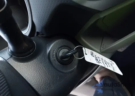 2014 Toyota Tacoma Base V6 z USA, uszkodzony, nr VIN 3TMLU4EN1EM144853